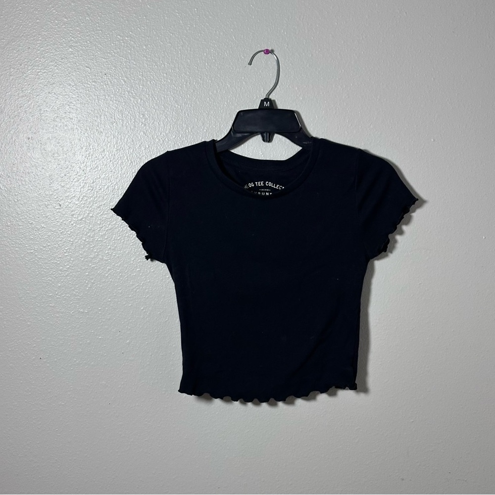 Aero Women Black Ribbed Shrunken Ruffle Hem Cropped Tee size S